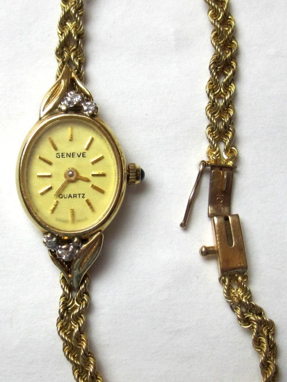 Stunning solid 10k Yellow Gold Ladies Watch with Leaf Accents - Picture 4 of 8